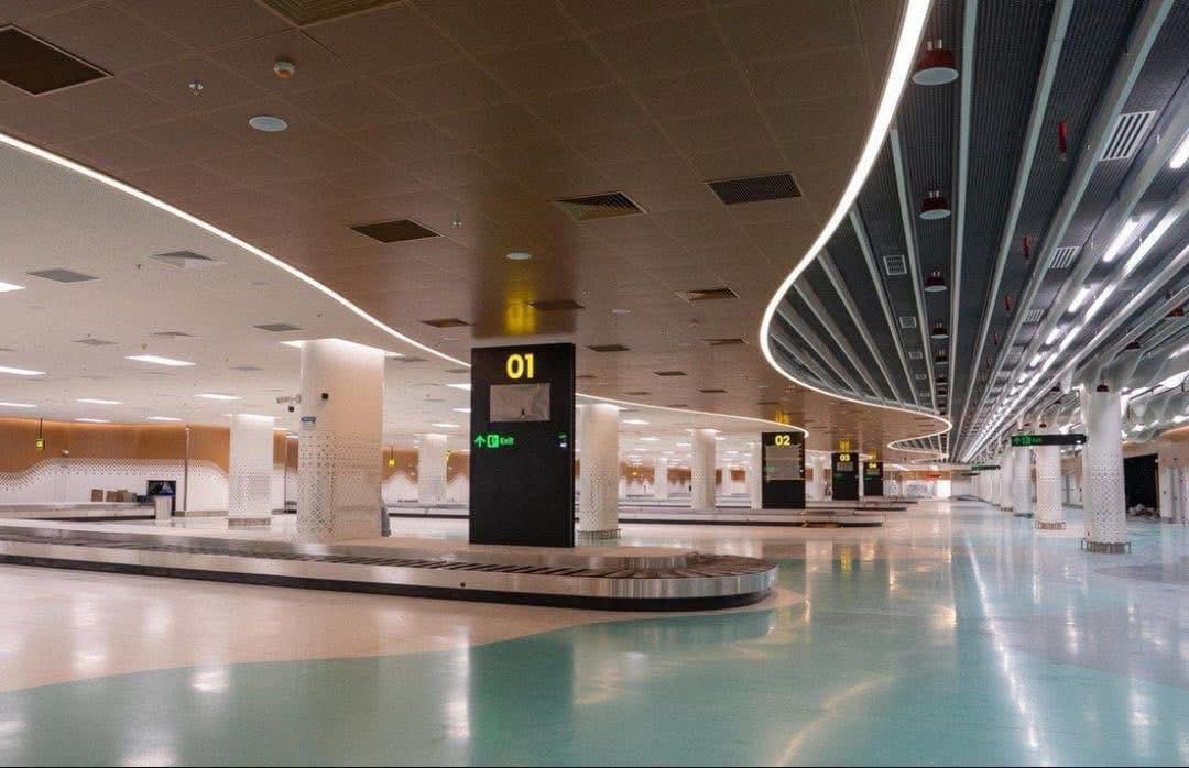 Thank you <a href="/prz_ymn/">Abdulla Yameen</a> and <a href="/ibusolih/">Ibrahim Mohamed Solih</a>.

<a href="/MMuizzu/">Dr Mohamed Muizzu</a> gets to do some painting and ribbon 🎀 cutting.