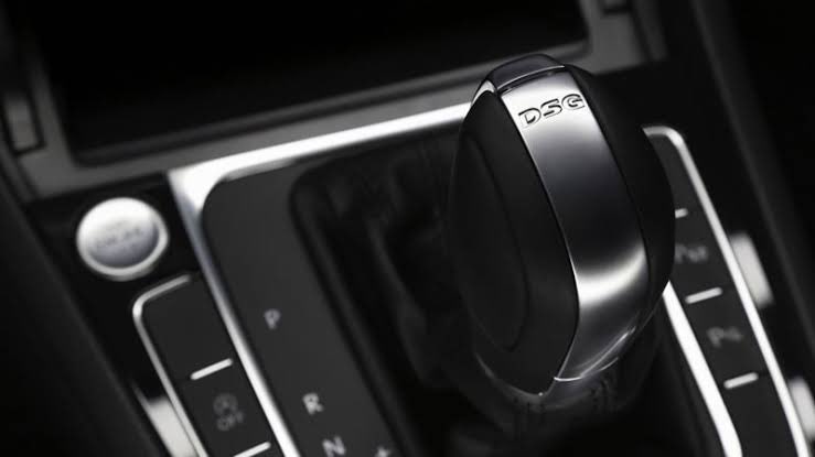 Urunzii's tweet photo. The best and most reliable DSG gearboxes to consider when buying a VW or Audi.
1.DQ250(6 speed Wet clutch)- found mostly in the GTI(MK5,mk6,mk7).
2. DQ381- (7 speed wet clutch)-Golf R &amp; Arteon,Audi S3
3.DQ500-The one I love the most. Found mostly in the 2.0TSI Tiguan. https://t.co/wcCc3Y1qBs