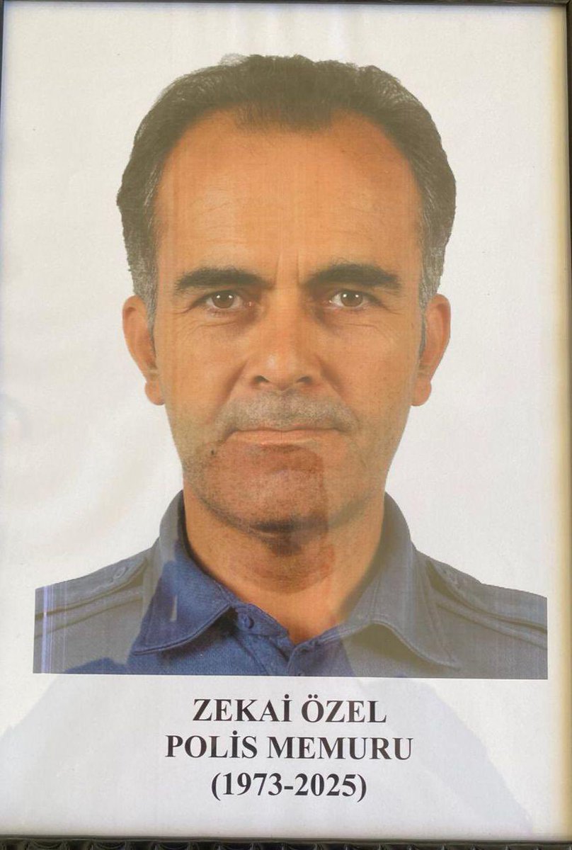 Balıkesir İl Emniyet Müdürlüğü,Asayiş Şube Müdürlüğü kadrosunda görevli polis memuru Zekai ÖZEL görevi sırasında geçirdiği kalp krizi sonucu vefat etmiştir.
  Merhum polisimize Allah’tan rahmet,kederli ailesine ve emniyet camiamıza başsağlığı dilerim