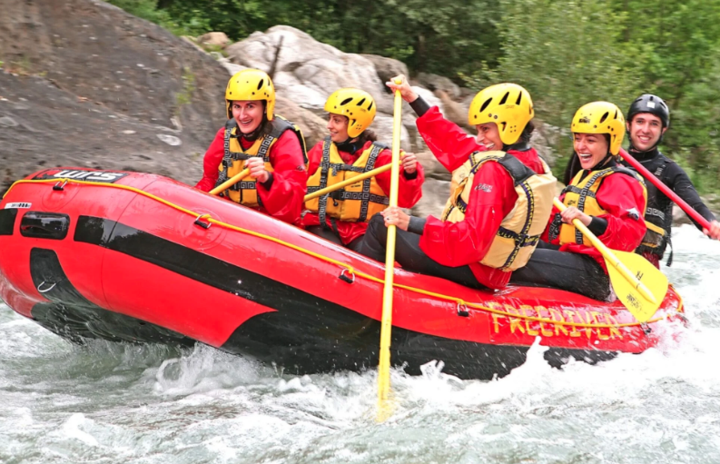 🌊 Looking for adrenaline?
Summer #inEmiliaRomagna means water too: kitesurfing, SUP, sailing and more along the coast.
From the Po Delta to Cattolica, every wave is an open invitation to play!
👉visiter.it/6n5f