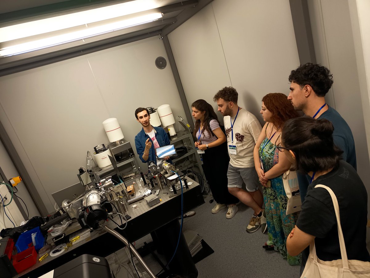 Centro de Láseres Pulsados (@clpu_icts) on Twitter photo Ayer disfrutamos con la visita de los participantes de la Escuela de verano de la <a href="/usal/">Universidad de Salamanca</a> Structured Light snd Matter. Más de tres horas explicando el funcionamiento del sistema láser mas potente de España y sus aplicaciones! <a href="/lumes_usal/">LUMES - USAL</a>. Gracias! Ayer disfrutamos con la visita de los participantes de la Escuela de verano de la <a href="/usal/">Universidad de Salamanca</a> Structured Light snd Matter. Más de tres horas explicando el funcionamiento del sistema láser mas potente de España y sus aplicaciones! <a href="/lumes_usal/">LUMES - USAL</a>. Gracias!