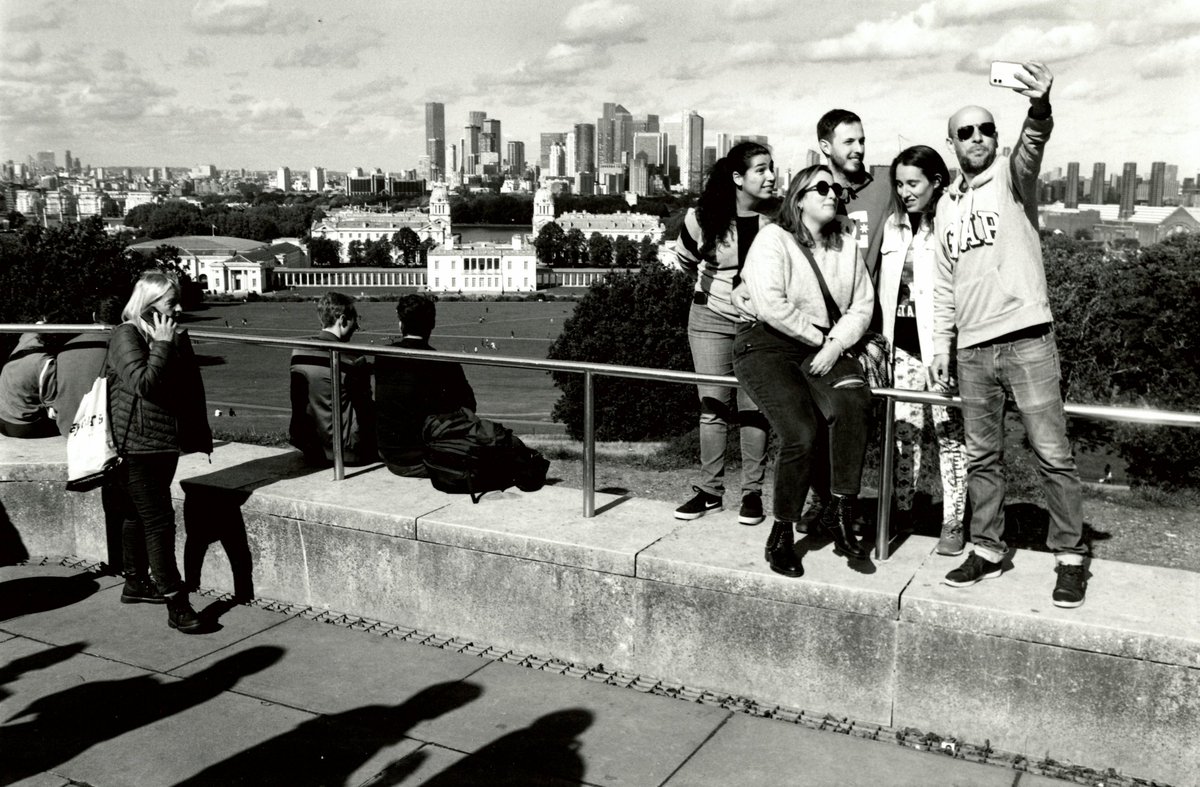 nicholas_sack's tweet image. Figures in the city
Greenwich, London, 2023
Silver gelatin print
#London #Greenwich #streetphotography #people #men #women #figures #tourists #sightseers #visitors #selfie #tourism #sightseeing #city #urban #urbanlandscape #docklands #towers #park #sunlight #shadows #film #bnw