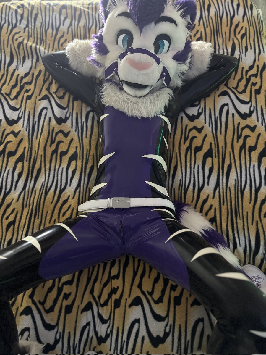 You like what you see?
#FursuitFriday