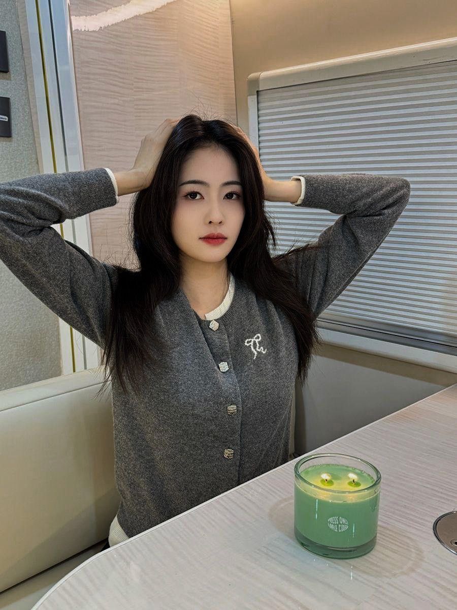 malicioeuse's tweet photo. ㅤ 

For what felt like an eternity, she belonged only to the camera. Her words were borrowed, her emotions rehearsed, her truth tucked quietly beneath the layers of her character. Scene after scene, she gave herself to stories that weren’t hers. 

ㅤ https://t.co/1gsMh4Fm59