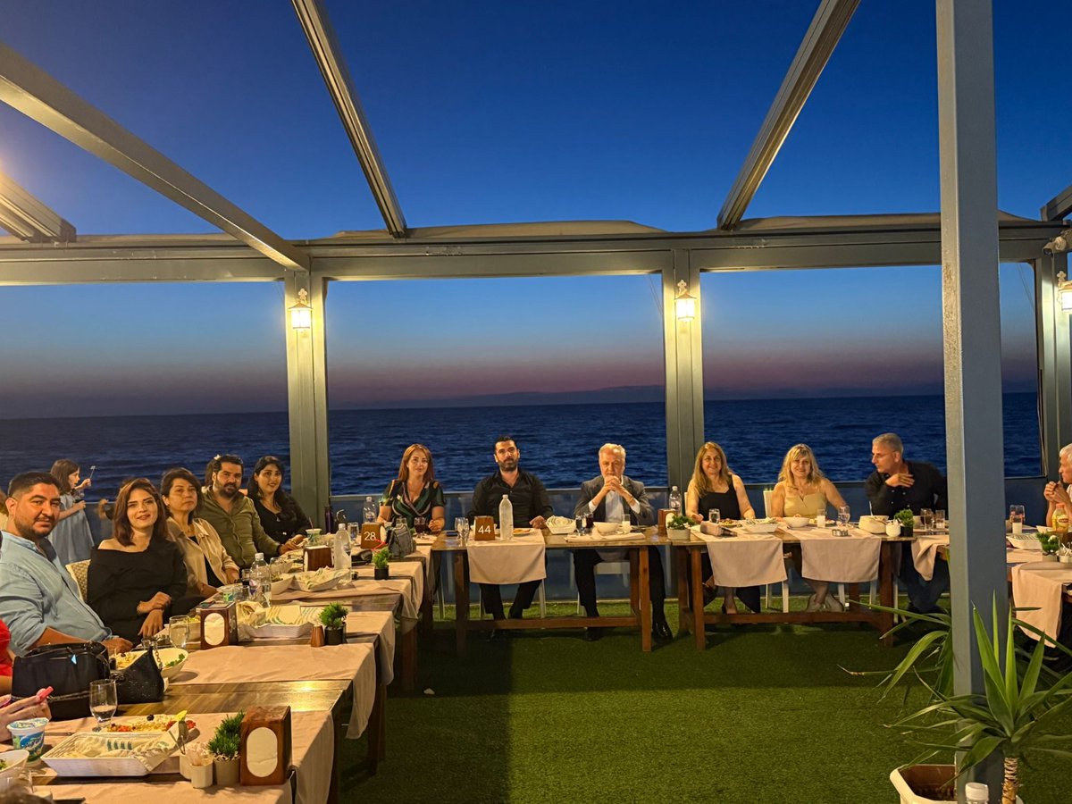 İTSO Yönetim Kurulu Başkanı Levent Hakkı Yılmaz, Başaran Sürücü Kursu ev sahipliğinde düzenlenen sürücü kursları dayanışma toplantısına katıldı.
Sektör temsilcileriyle bir araya gelen İTSO Başkanı Yılmaz, sürücü kurslarının sorunlarını dinleyerek istişarelerde bulundu.
Toplantı