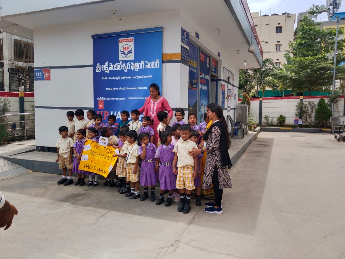 KONDASr's tweet photo. Today we were in a pleasant surprise, as cute kids from nearby pre-primary school visited our RO as part of a school trip. Showed them how a Fuel retail outlet functions including  quality control and SOP we follow, maintaining  safedistance. @hpcl_retail https://t.co/sN39XC2do2