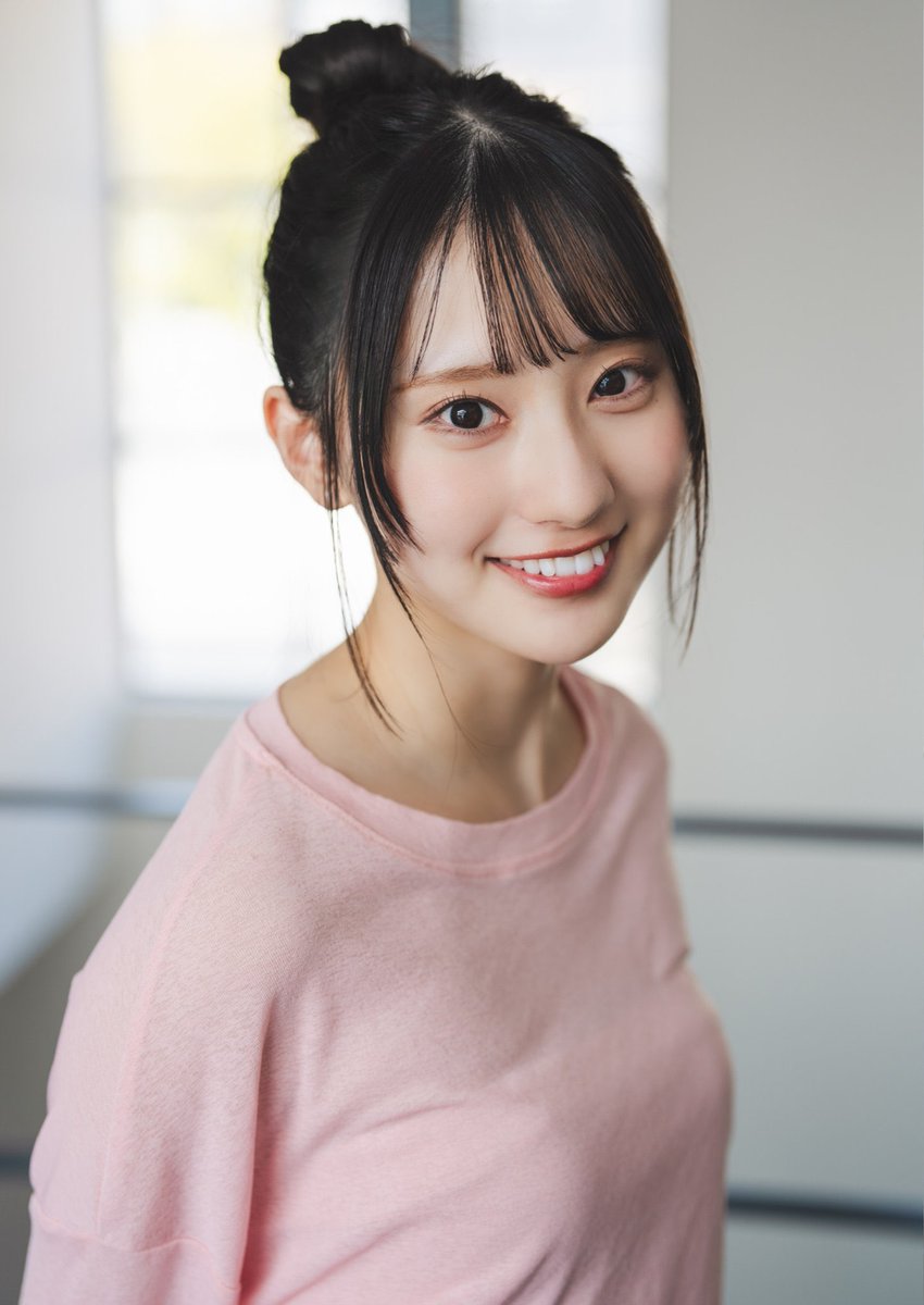 ヤングジャンプさんから綾瀬ことりのデジタル写真集「Eureka」が発売中