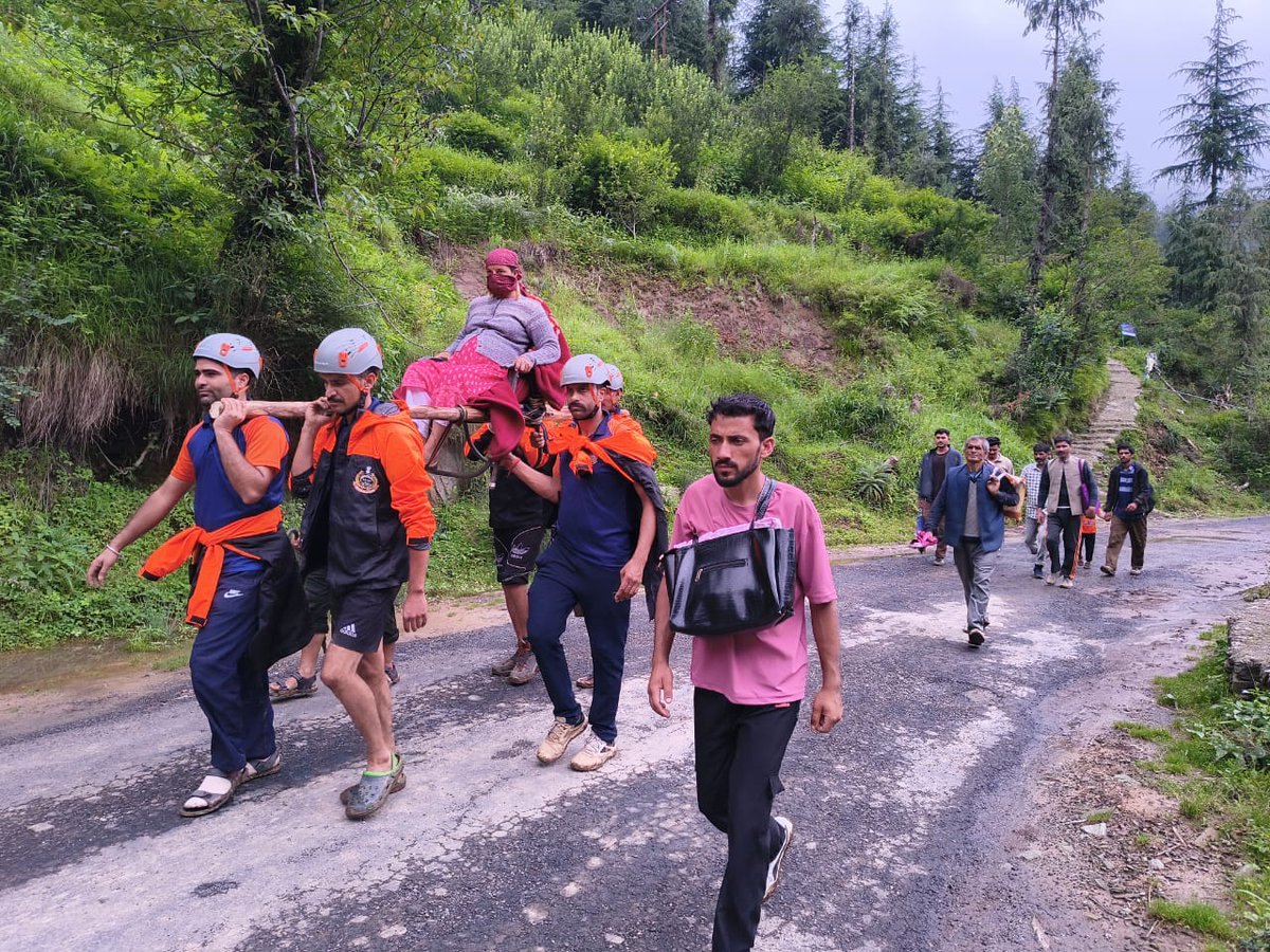 HP-SDRF (@hp_sdrf) on Twitter photo SDRF Mandi | Timely Evacuation Amid Crisis :Following the cloudburst in the Thunag region, SDRF team safely evacuated two pregnant women from remote areas to hospitals via alternate routes. Despite damaged roads, both were provided timely medical care.
<a href="/arjit_sen/">Arjit Sen Thakur</a> <a href="/CMOFFICEHP/">CMO HIMACHAL</a> SDRF Mandi | Timely Evacuation Amid Crisis :Following the cloudburst in the Thunag region, SDRF team safely evacuated two pregnant women from remote areas to hospitals via alternate routes. Despite damaged roads, both were provided timely medical care.
<a href="/arjit_sen/">Arjit Sen Thakur</a> <a href="/CMOFFICEHP/">CMO HIMACHAL</a>