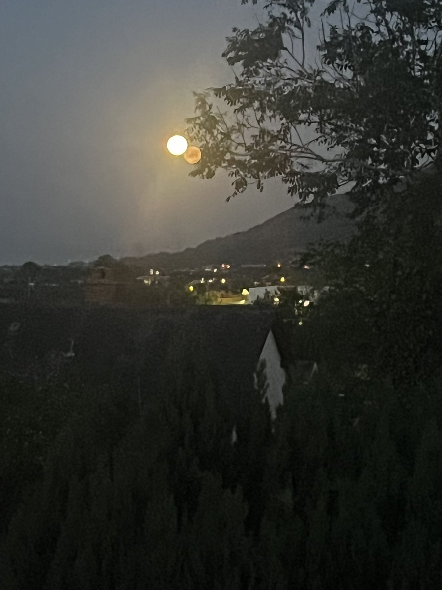 paul_mc_veigh's tweet image. It was so bright this morning at 4am I had to go out and have a look. Check out the MOON in Sun’s clothing.