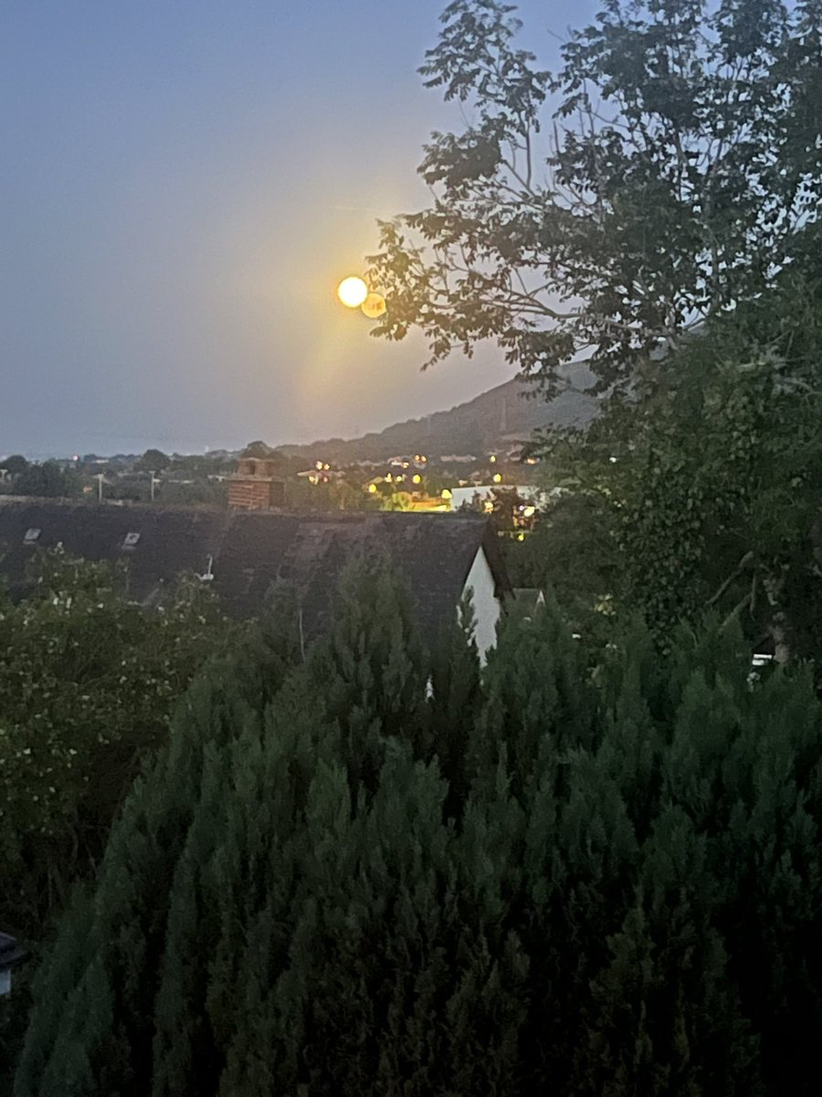 paul_mc_veigh's tweet image. It was so bright this morning at 4am I had to go out and have a look. Check out the MOON in Sun’s clothing.