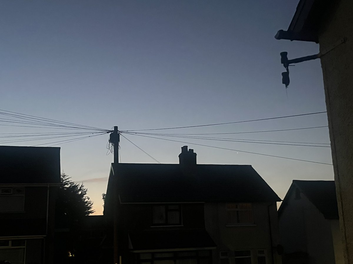 paul_mc_veigh's tweet image. It was so bright this morning at 4am I had to go out and have a look. Check out the MOON in Sun’s clothing.