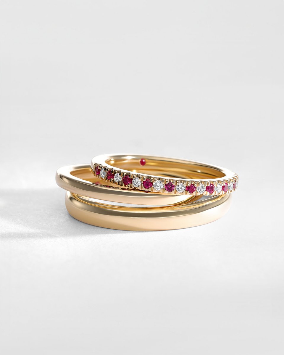 This warm 18ct gold version Camellia wedding ring has alternating rubies and diamonds, creating a romantic moment on your finger. Its versatility can be seen in a few different pairings that highlight the intricate details and craftsmanship.   💫😍 

#ruby #bridaljewellery