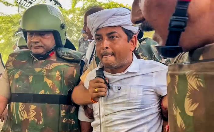 mgmaheshgarg4's tweet image. 📌 नरेश मीणा केस अपडेट (2025)

राजस्थान में नरेश मीणा को समरावता हिंसा मामले में जेल भेजा गया था। अब अदालत ने उन्हें इस मामले में राहत दी है।
इस फैसले के बाद अनुमान है कि वो करीब 8 महीने बाद जेल से रिहा हो सकते हैं।

@manojmeena