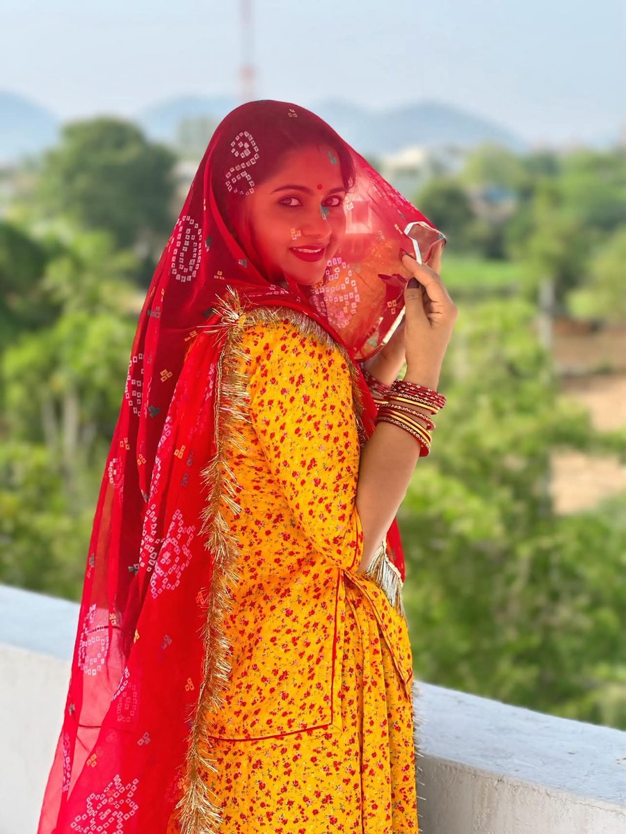 💕ताउम्र उन्होंने घुंघट में दुनिया 💕 
              #धुंधली_धुंधली 
 देखी है वो औरत ही हैं जो आंखों से 
       #साफ़_साफ़ देख सकती हैं 

#SecretStory #LoveIslandUK #セブンイレブンの日 #สีกากอล์ฟ