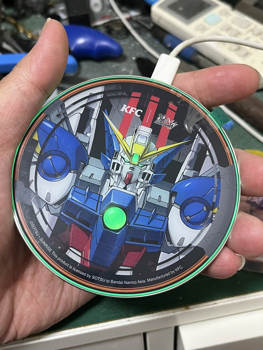 gnx728t's tweet image. KFCコラボの充電器