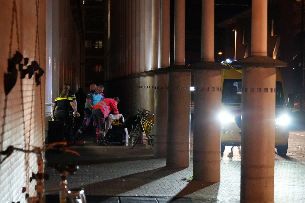 Steekpartij voor gemeentehuis