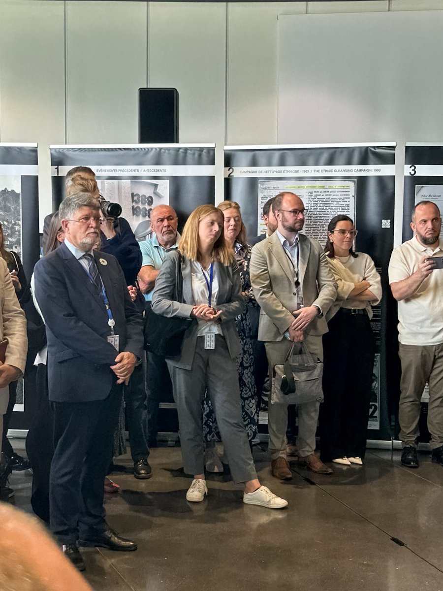 Danas obilježavamo 30 godina od genocida u Srebrenici.
Više od 8.000 ubijenih u srcu Europe podsjeća nas da mir, istina i pravda nemaju alternativu.
Sjećanje obvezuje – za žrtve, za preživjele - budućnost bez mržnje.

#Srebrenica30 #NikadaZaboraviti #EUzaSjećanje