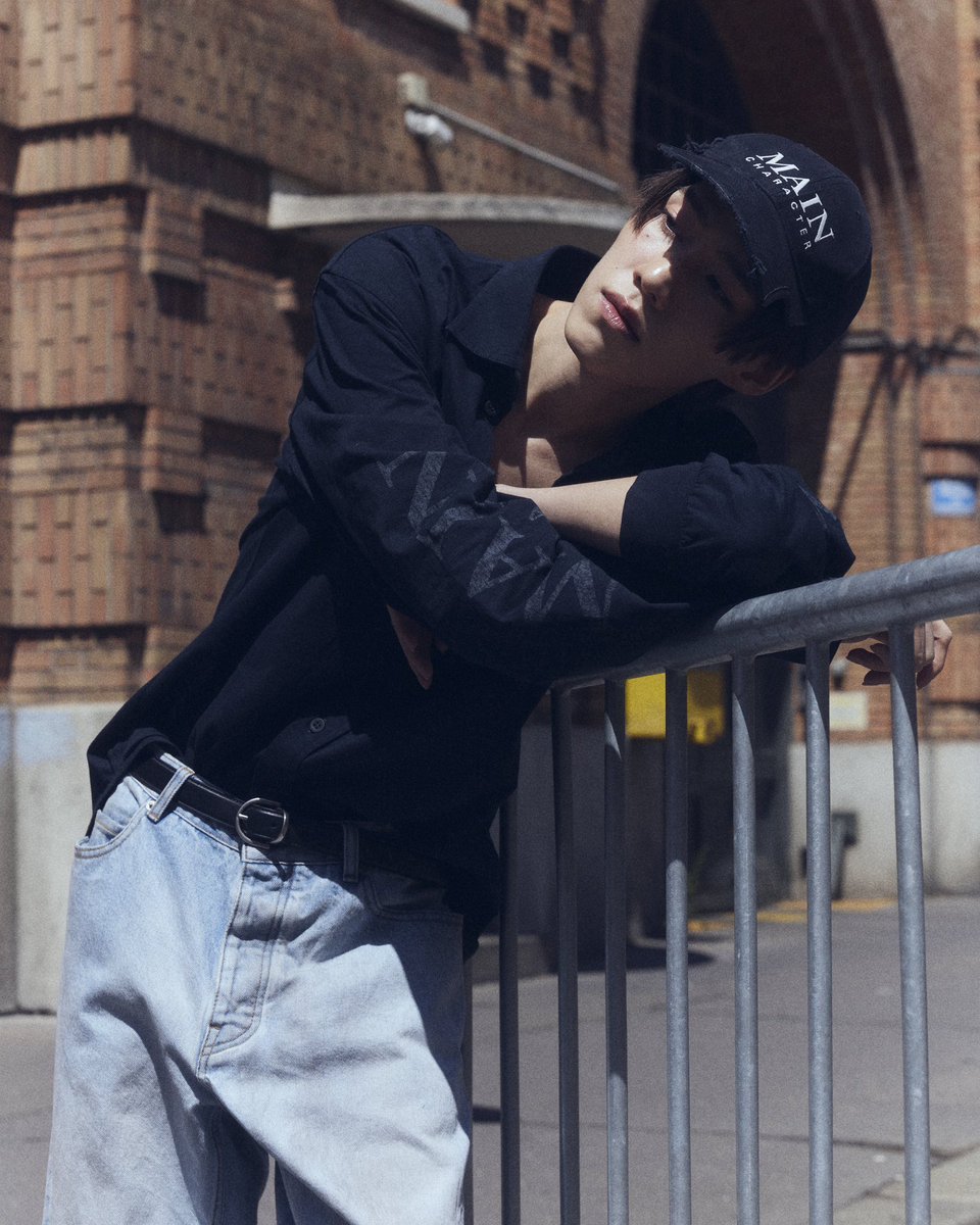 หล่อดิบ หล่ออันตราย พีพีหล่อมากจิงๆ ㅠ ㅠ 

GBA PP KRIT BALENCIAGA  
#Balenciaga54thCouturexPPKRIT 
#BalenciagaxPPKRIT #ppkritt