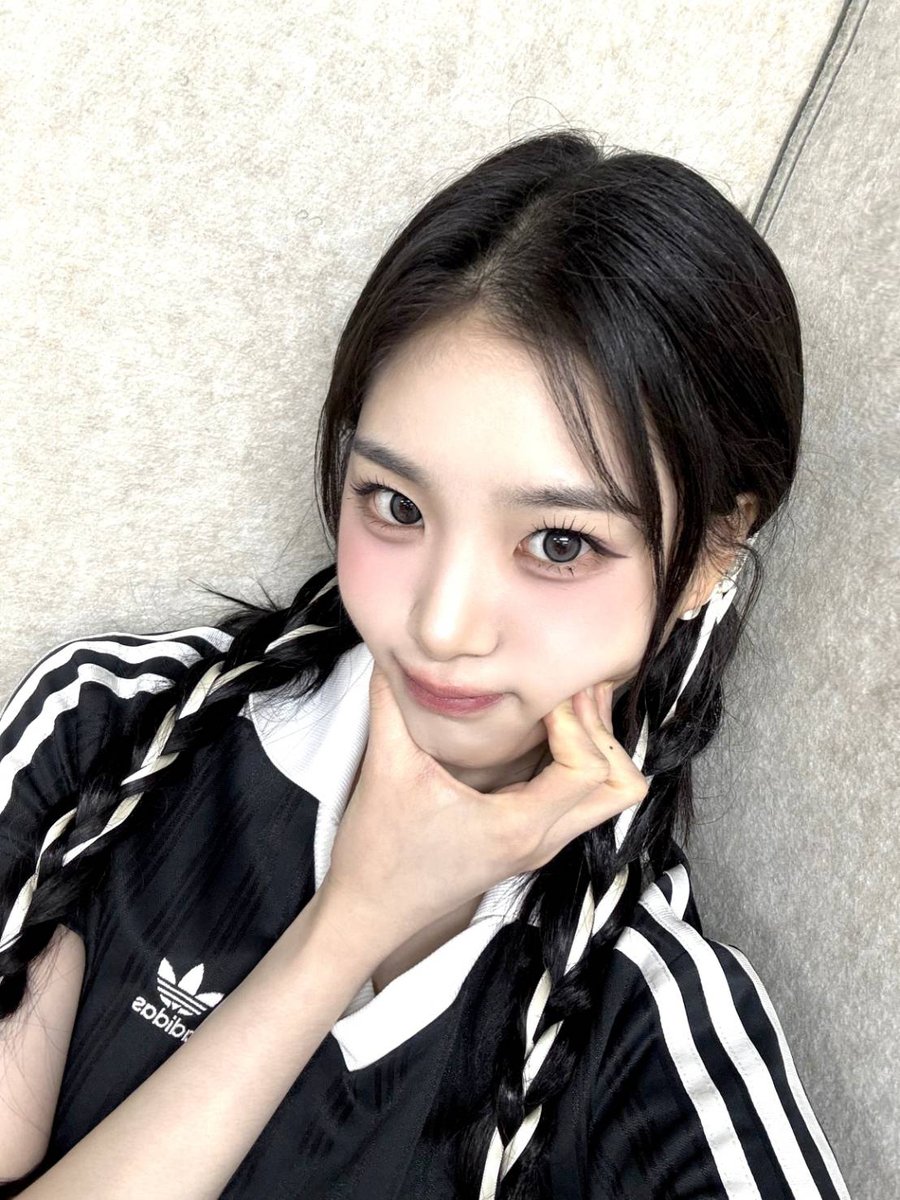 🖤🤍🖤👧🤍🖤🤍 #tripleS #트리플에스 #トリプルS #トリプルエス