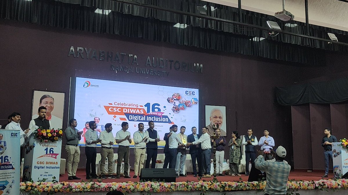 rupeshkumar796's tweet image. CSC Jharkhand organized the 16th CSC Diwas establishment day function at Aryabhatt Auditorium,  Ranchi University in the august presence of Sh. Pradeep Hazari,  Special Secretary,  GoJ and other dignitaries .