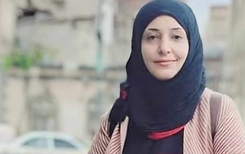 سألتكم بالله يا قبائل، يا رجال، يا عرب...
من أولى بالنكف؟
المرأة اليمنية "سحر الخولاني" التي اختطفها الحوثيون خمسة أشهر مع أطفالها؟
أم المتحوث "محمد الزايدي" الذي حشد أبناء القبائل وجنّدهم في صفوف الحوثي ضد ربعه في مأرب وضد أبناء الشعب اليمني؟