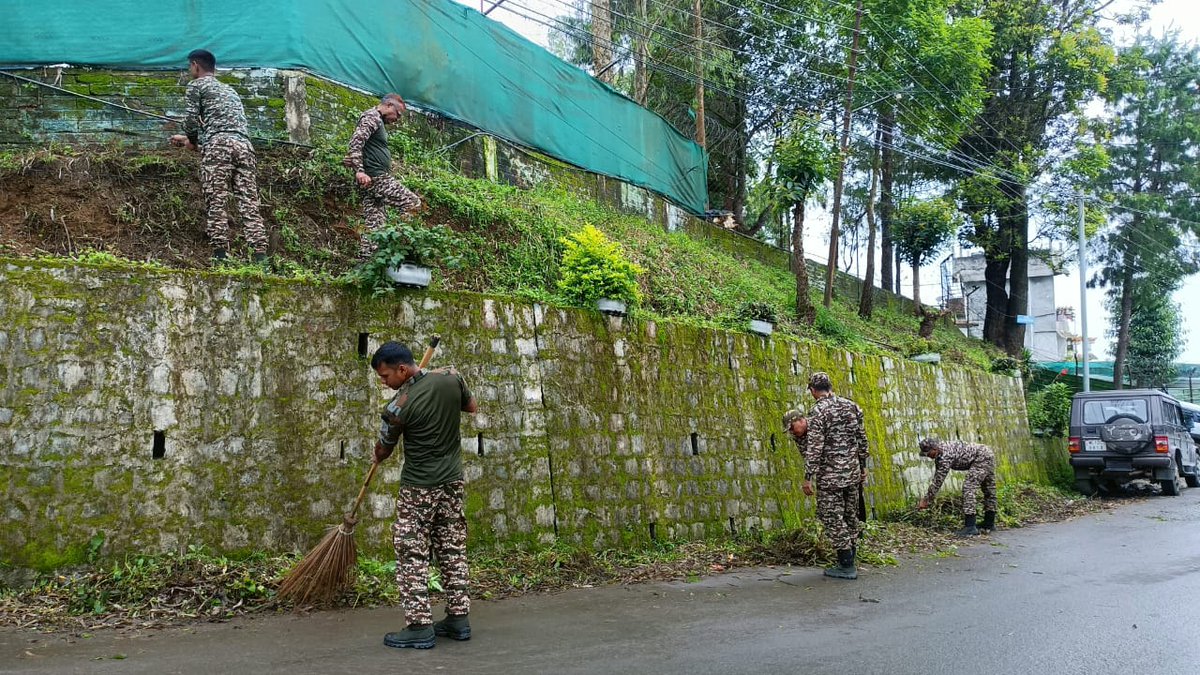 78 Bn CRPF organized a Mass Cleanliness Drive on 11/07/2025 in Kohima, Nagaland! Officers and personnel of 78 Bn CRPF participated in the mass social work, demonstrating their commitment to community service and promoting environmental sustainability…
<a href="/crpfindia/">🇮🇳CRPF🇮🇳</a> <a href="/HMOIndia/">गृहमंत्री कार्यालय, HMO India</a>