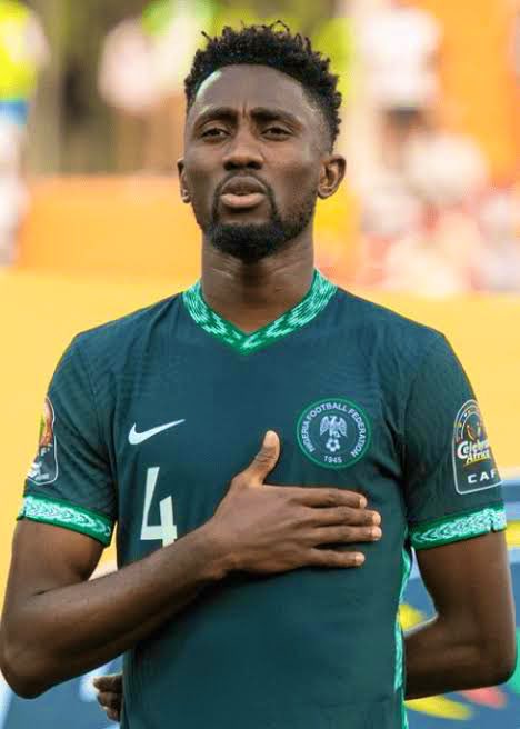 🇸🇳 🇳🇬 6 numara için hangisi daha iyi olur?

    Pape Gueye                    Wilfred Ndidi