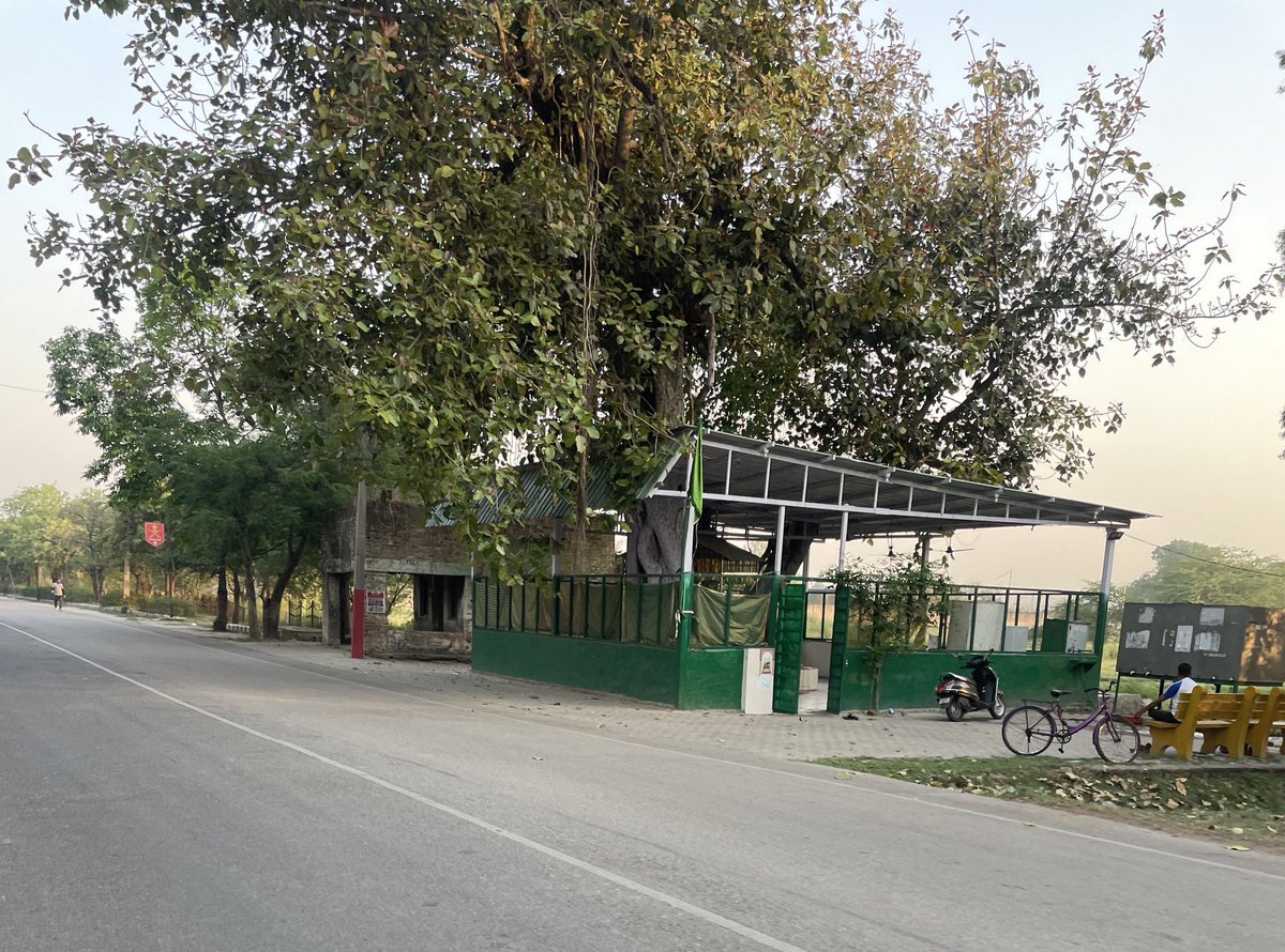 CyclingAddicted's tweet image. #YeThikKarkeDikhao 
Encroachment on defence land by making mazar near @IAF_MCC station Ambala Cantt. Newer structure has been made n ongoing with full speed 

x.com/cyclingaddicte…
