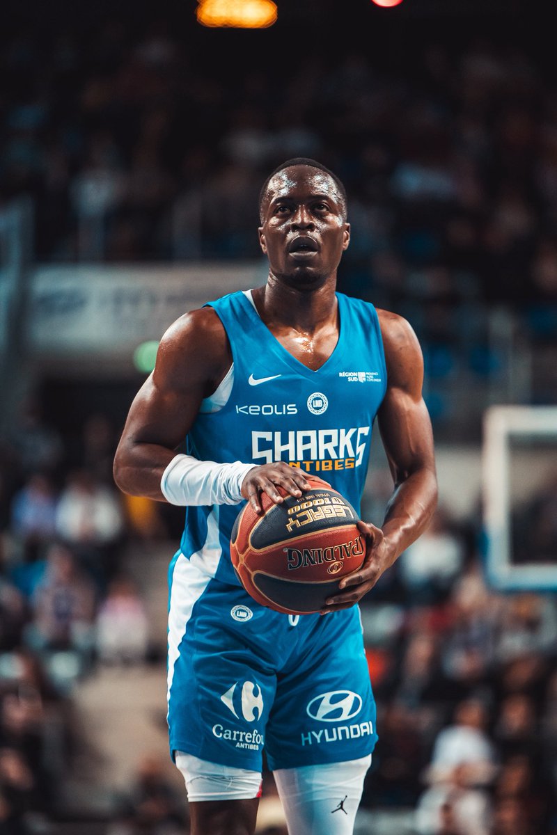 AntibesSharks's tweet image. 𝑴𝒆𝒓𝒄𝒊 𝑩𝒖𝒃𝒖
🏀 En fin de contrat, notre arrière Bubu Palo quitte le club des Sharks 🦈
🙏 Merci pour ces deux années à Antibes Bubu 🙏
🔵 Tout le club te souhaite le meilleur pour la suite ⚪️
#GoSharks
⏳ Restez connectés, le nom de son remplaçant arrive vite 👀