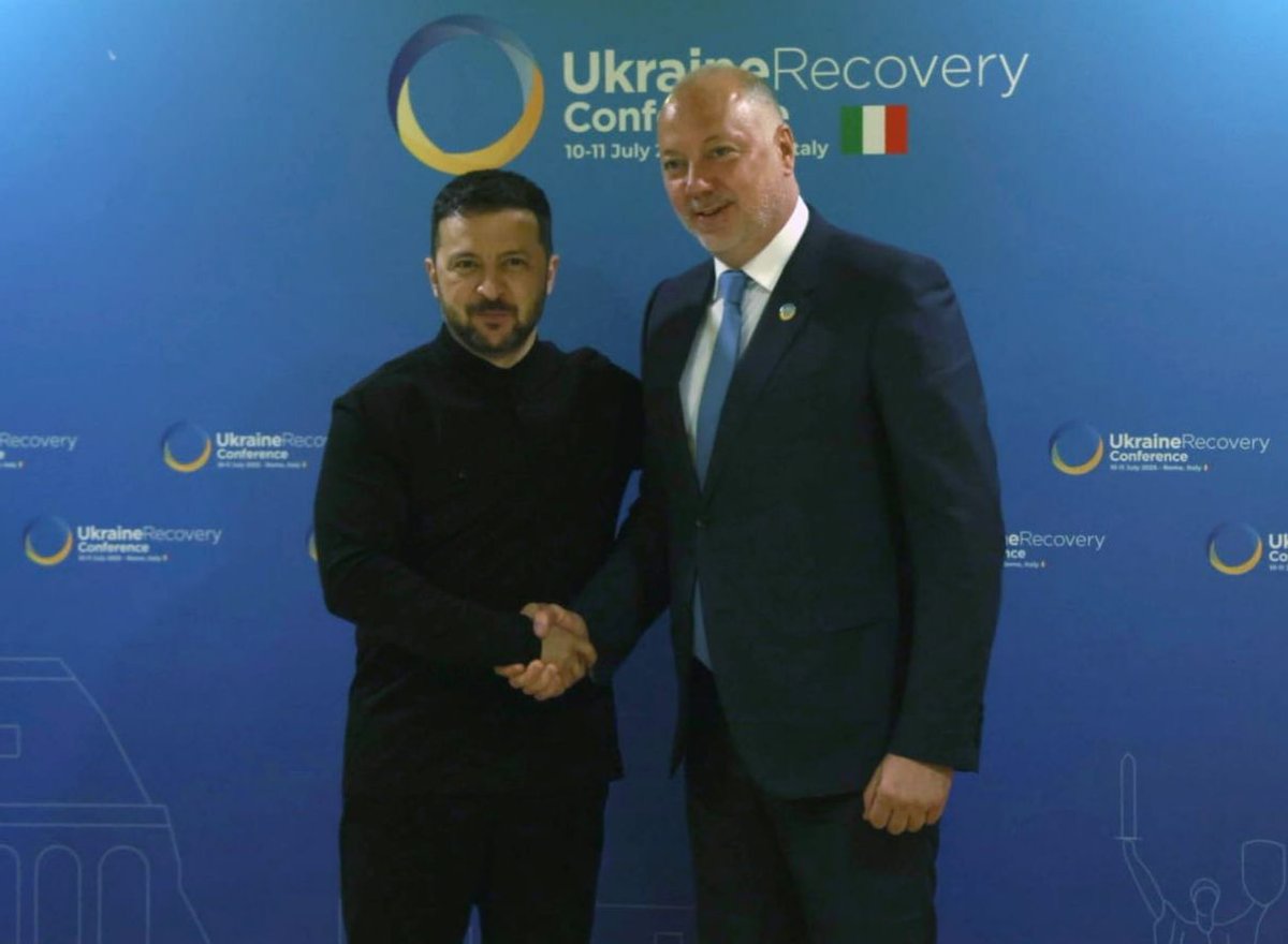 R_JeliazkovPM's tweet image. Important talks with President @ZelenskyyUa in Rome. Bulgaria’s unwavering support for Ukraine will continue—not only during the war, but throughout its post-war recovery. Rebuilding Ukraine is key to peace and prosperity in our region and Europe. #URC2025