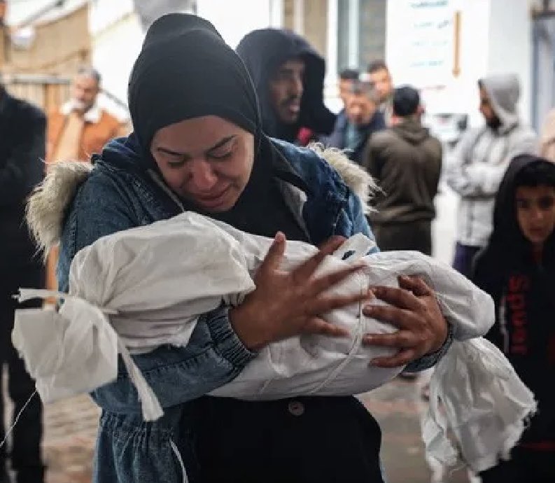 Mekanlar farklı, zalimler farklı ama zulmün rengi hep aynı…!

Srebrenitsa’da 8.372 masum, Gazze’de binlerce çocuk…

Boşnak annelerin feryadı, Gazze annelerinin duasına karıştı.

Mazlumun ahı semaya yükselirken Allah’ın adaleti elbet tecelli edecektir.
#Srebrenica
