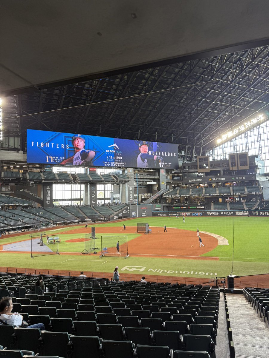 gen_nakano's tweet image. 金のしゃけ買いにきました。

#lovefighters #GAORA