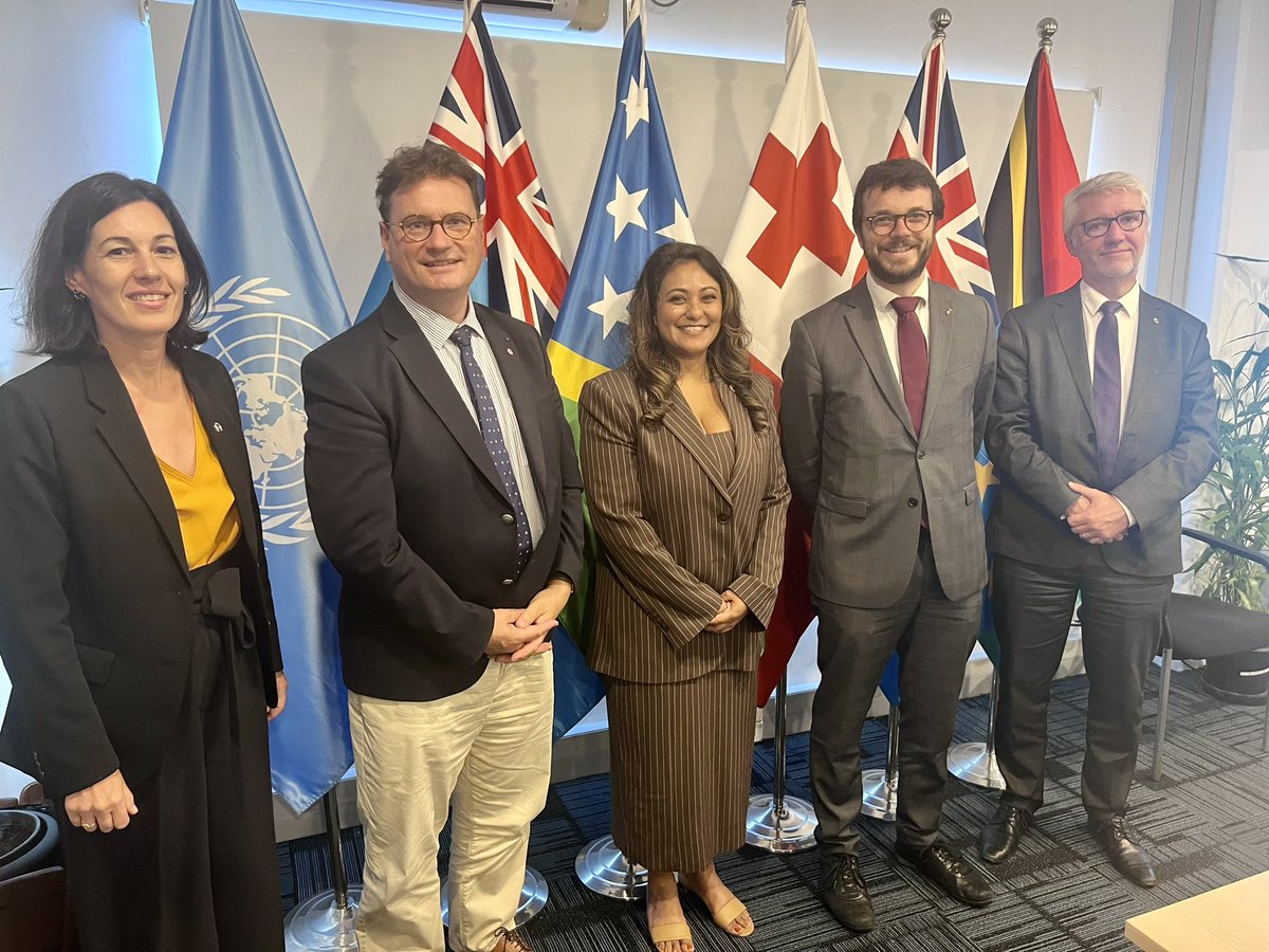 ambafrancefj's tweet image. Parliamentary diplomacy, a powerful tool for ๐ซ๐ท๐ซ๐ฏ relations. This week, a delegation from ๐ซ๐ท@AssembleeNat was in Fiji. MPs @phgosselin, @ArthurDelaporte & @MarionDepute41 met w/ Dep. Speaker & Ass. Minister @lenoraqfj, @sivendram13, @UNAIDS, ๐ซ๐ท community as well as @ForumSEC SG.