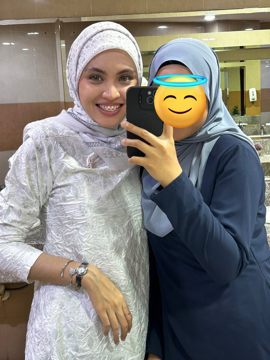 izzatyasmin's tweet photo. Hi @TwtJodohMY, i nak tolong kawan i cari partner. kalau bole nak yang serious cause i tak sanggup tengok dia sedih lagi🥹. my friend takde twitter tapi bole dm me so i can pass to her. thankyou very much! https://t.co/joCDksnMXZ