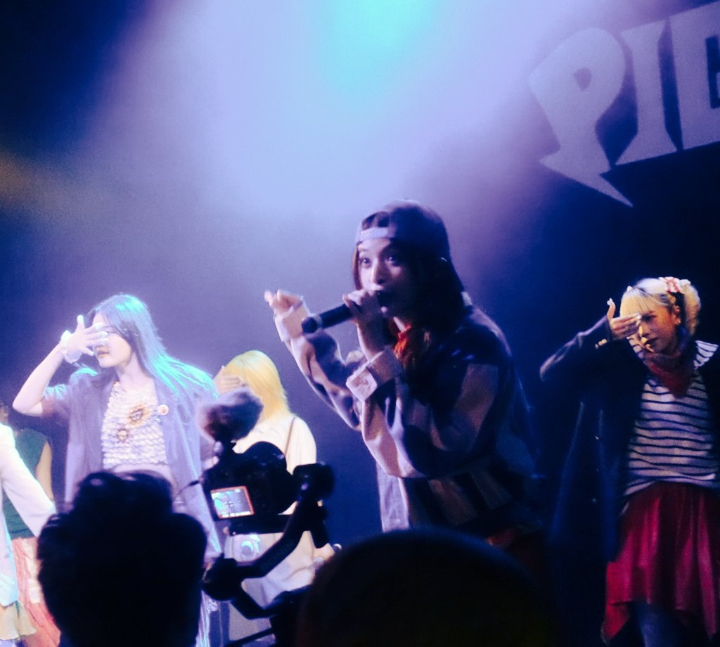 yokosuka22's tweet image. 幾度もやってくるスーパー・プー・ルイ・タイムとプー・ルイさんの優しい歌声。こんな瞬間が永遠に続けばいいのにと、無茶な事を夢想してしまうのもきっと夏の暑さのせいなんだと思いました🫡

#PIGGS渋谷 #PIGGS浴衣 #BBS5 #BOOBOOSTAR