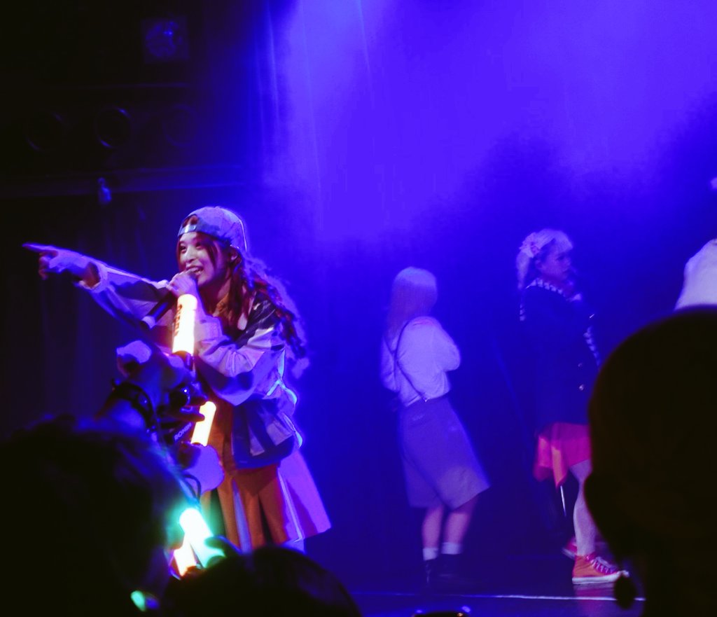 yokosuka22's tweet image. 幾度もやってくるスーパー・プー・ルイ・タイムとプー・ルイさんの優しい歌声。こんな瞬間が永遠に続けばいいのにと、無茶な事を夢想してしまうのもきっと夏の暑さのせいなんだと思いました🫡

#PIGGS渋谷 #PIGGS浴衣 #BBS5 #BOOBOOSTAR