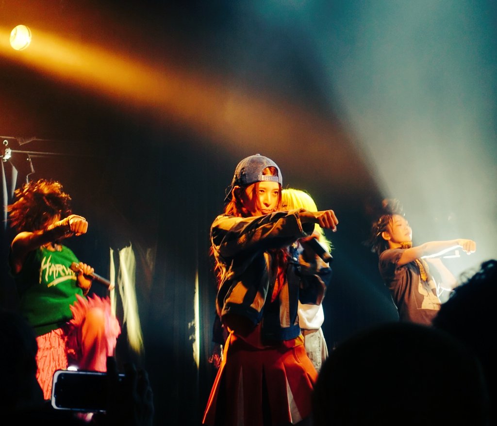 yokosuka22's tweet image. 幾度もやってくるスーパー・プー・ルイ・タイムとプー・ルイさんの優しい歌声。こんな瞬間が永遠に続けばいいのにと、無茶な事を夢想してしまうのもきっと夏の暑さのせいなんだと思いました🫡

#PIGGS渋谷 #PIGGS浴衣 #BBS5 #BOOBOOSTAR