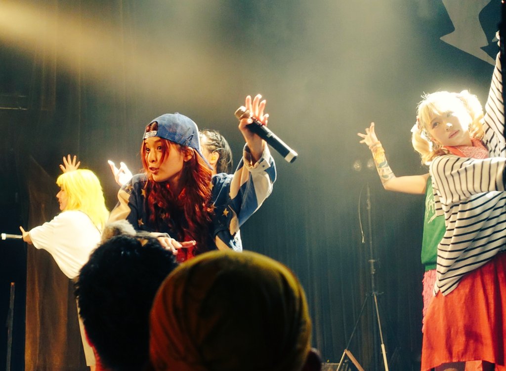 yokosuka22's tweet image. 幾度もやってくるスーパー・プー・ルイ・タイムとプー・ルイさんの優しい歌声。こんな瞬間が永遠に続けばいいのにと、無茶な事を夢想してしまうのもきっと夏の暑さのせいなんだと思いました🫡

#PIGGS渋谷 #PIGGS浴衣 #BBS5 #BOOBOOSTAR