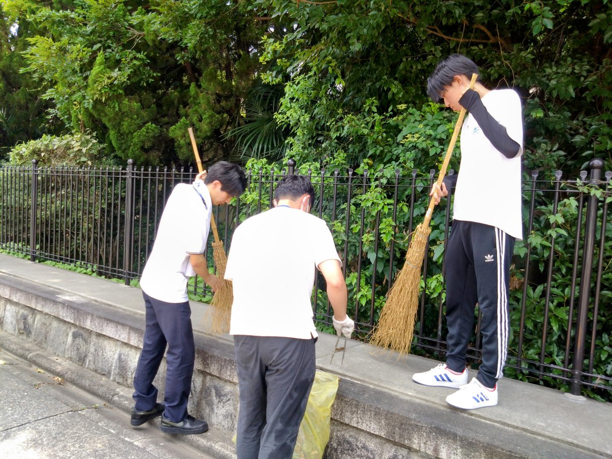【SDGsセンター活動報告】広報👓編
7月10日、名古屋市環境局「環境デーなごや」のパートナーシップ事業として、滝子キャンパス周辺にて清掃活動を実施🧹教員・職員・学生が参加✨
今後も、SDGsの意識向上にむけた幅広い取り組みを継続してまいります🌈
#名市大 #SDGs #地域貢献 #環境保全