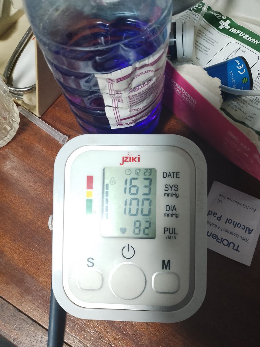 IrigeneraC's tweet image. This is a very young man with such BP associated with Left sided on and off chest pain radiating to the left shoulder. I looked at the BP and his age oh my. You can&apos;t know that you are hypertensive unless you have a check up. Despite the age please do regular BP checks.