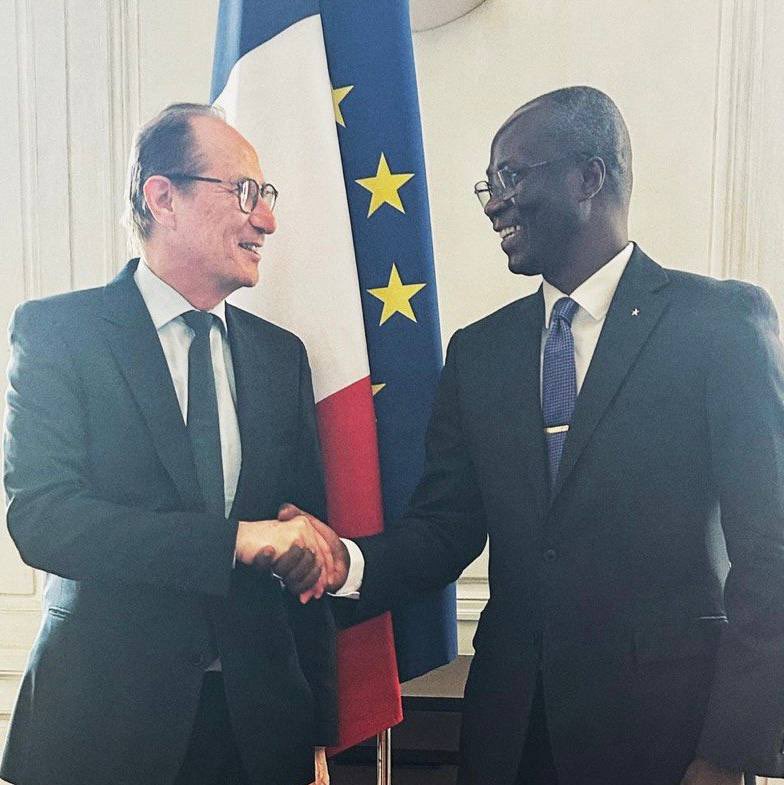 bruno_fuchs's tweet image. Heureux d’avoir reçu à Paris, aux côtés de la présidente @YaelBRAUNPIVET, des délégations du monde entier pour la 50e session de @APFfrancophonie 🇫🇷
Au-delà de la langue, #Francophonie est un projet de société
👉Ensemble, construisons une Francophonie forte, moderne et influente