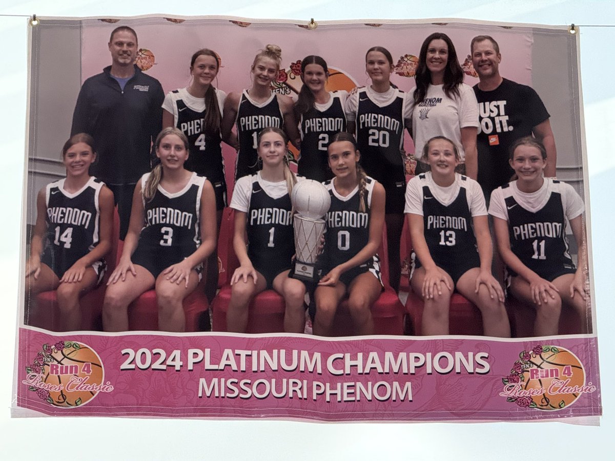 Nate_Levin_11's tweet image. 🏆 Look what I 👀 hanging in the rafters!!! Let’s go @MoPhenomIOWA !! Get it done again this weekend! @JenniferRMeyer @Aaron_J_Meyer @greglogs
