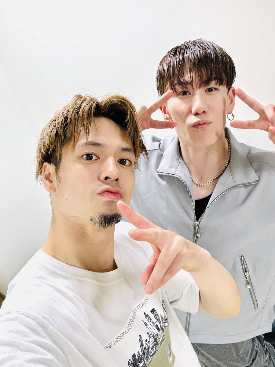 ヒプステ《Mix Tape1 Revenge》

無事開幕！盛り上がりやばかった🔥以前は公演できなかったのでより感慨深い😭

いつものヒプステ作品とはまた違った角度の作品で、僕も色んな事をさせてもらってめちゃくちゃ楽しいです🔥🔥
明日からもよろしくお願いします✌️

写真はDDBのkaito🙋‍♂️

#ヒプステ #DDB