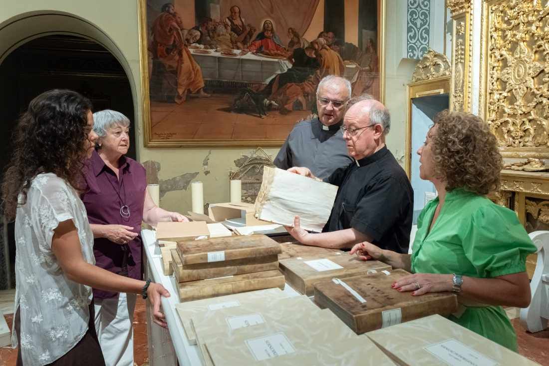 Archidiócesis de Valencia (@archivalencia) on Twitter photo “Todos a una” para recuperar el patrimonio religioso tras la DANA.
ℹ️ archivalencia.org/todos-a-una-pa…
📷 <a href="/vgutierrezVLC/">Víctor Gutiérrez 🕊️</a> e IVACOR “Todos a una” para recuperar el patrimonio religioso tras la DANA.
ℹ️ archivalencia.org/todos-a-una-pa…
📷 <a href="/vgutierrezVLC/">Víctor Gutiérrez 🕊️</a> e IVACOR