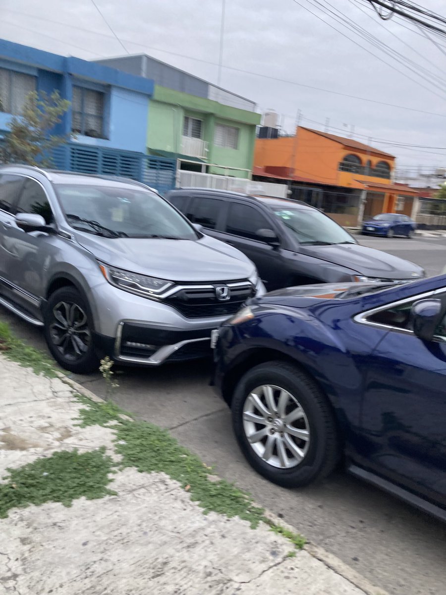anvader_a's tweet image. Encajonada de nuevo
Así el estacionamiento en calle piñón desde dátil hasta cacao
Como todos los días después de laa 6 am ahora a ir a buscar al puerco
Aquí los veo de ya @GdlMovilidad @JaliscoVial