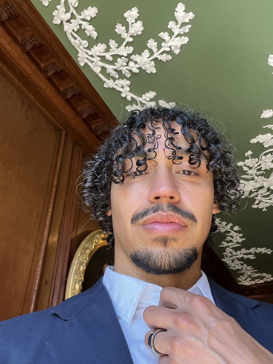 Pls no touch my hair