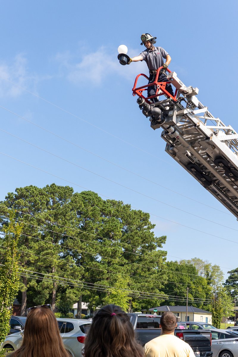 T_Town_Fire's tweet image. This week we had the chance to team up with the Swim to the Top Program for an egg drop challenge, giving students a chance to see if their designs could survive the drop from the top of our ladder truck. Fire safety, science, and a few cracked shells, just another day with TFR!