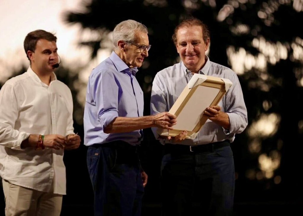 Nuestro presidente, Antonio Bañuelos, ha sido el encargado en recoger el sentido homenaje que el Círculo Taurino de Baeza (Jaén) ha querido tener con nuestra institución en reconocimiento a nuestros 120 años de historia.