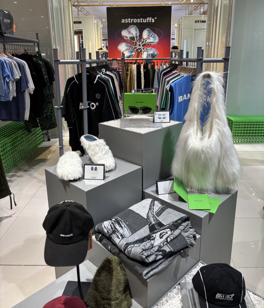 เช็คอิน Astro Stuffs ที่สยาม
มีถึงวันที่ 30 ก.ค.นี้เท่านั้นนะคะ🍀🙌🏼

ปล.กางเกงสามส่วนเรียกชื่อเราดังมาก😭

#Astrostuffs 
#ParagonDepartmentStore 
#bbrightvc <a href="/bbrightvc/">bright</a>