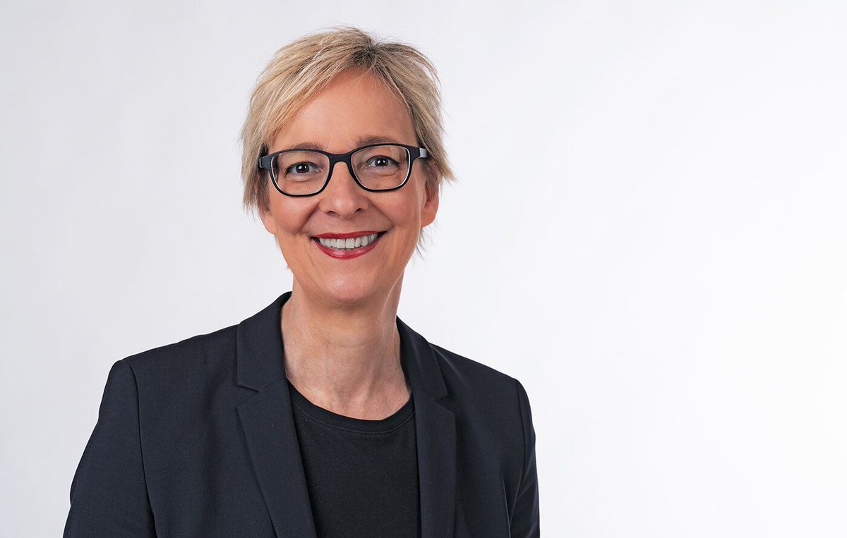 Christine Regitz ist Vice President SAP SE. Eine Bilderbuchkarriere. Aber: eine ohne Plan. Im Gespräch verrät die Spitzenkraft, wie es auch im Zickzackkurs nach oben gehen kann. #karriereführer #kf_digital #SAP
buff.ly/5nkj11u